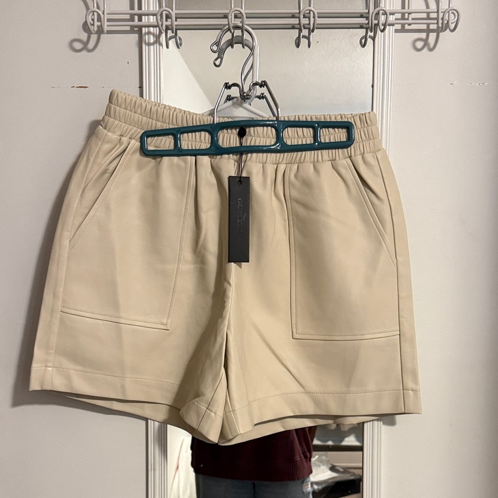 Dolce Cabo Beige Women's pleather Shorts